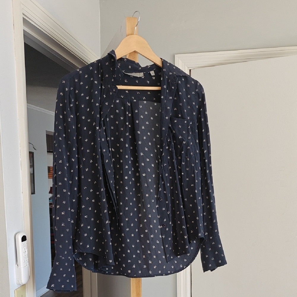 Vince Navy Blue Patterned Button Down Silk blouse